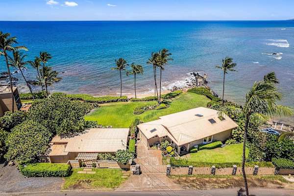 Beach Front Mana House, Kihei vacation rental – photo 2 of 24