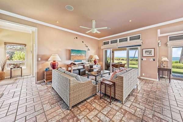 Beach Front Mana House, Kihei vacation rental – photo 5 of 24