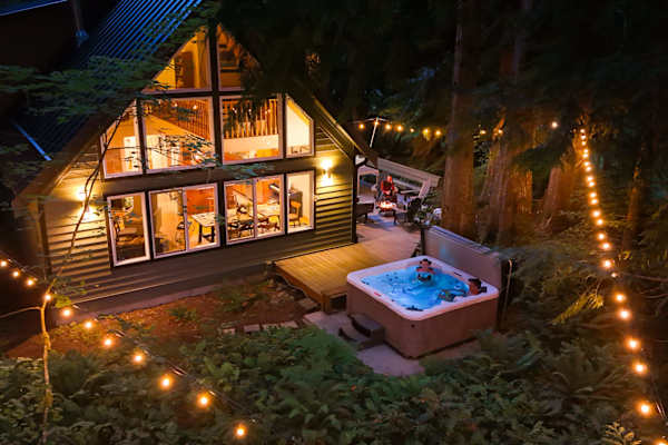 Mt Baker Cabin with Private Hot Tub and Wood Fireplace, photo 5 of 38