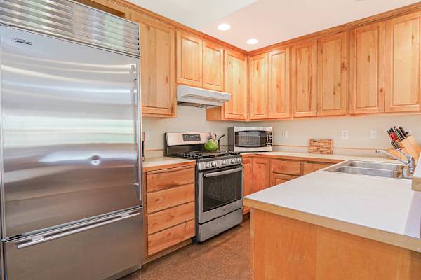 Mt Baker Cabin with Private Hot Tub and Fireplace, photo 4 of 23