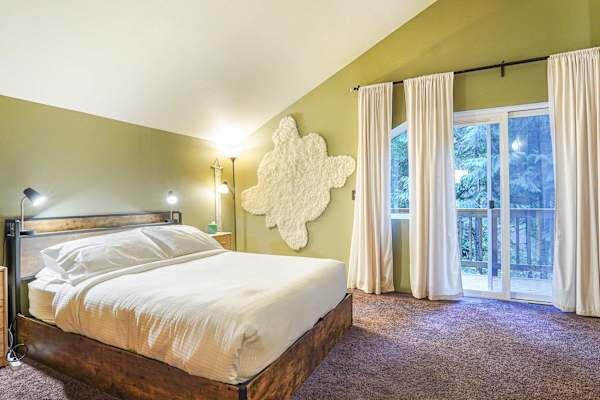 Bel Chalet | Hot Tub, Gas Fireplace, Sleeps 6, photo 4 of 38