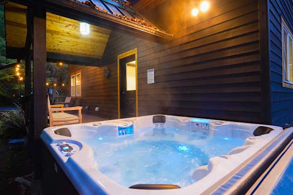 Apres Lodge | Brand new hot tub | Gas fireplace, photo 3 of 34