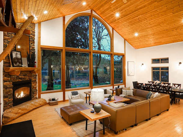 Silver Lake Chalet | Hot Tub, Dock + 3 Kings
