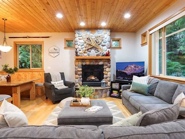 Snowline Chalet | Hot Tub, Pool & Foosball