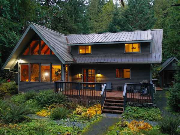Snowline Lodge with Sauna, Hot Tub & Pool
