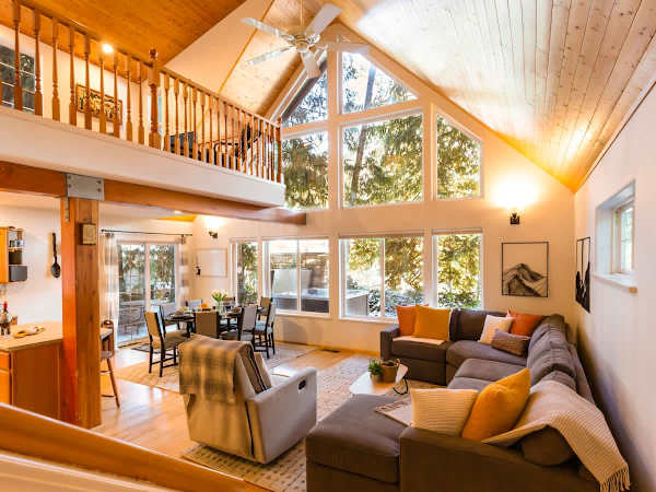Mt Baker Cabin-Hot Tub, Fireplace & EV Charger