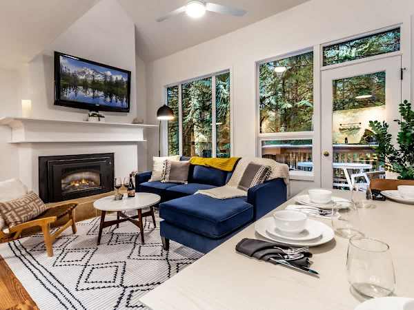 Moonriver Retreat | Riverfront + Pools