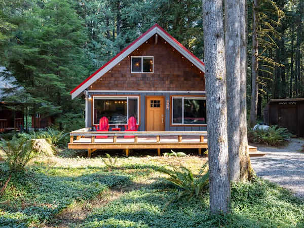 Romantic Mt. Baker Cabin with Hot Tub