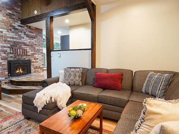 Little Haven Cottage near Mt Baker with Fireplace and King Suite
