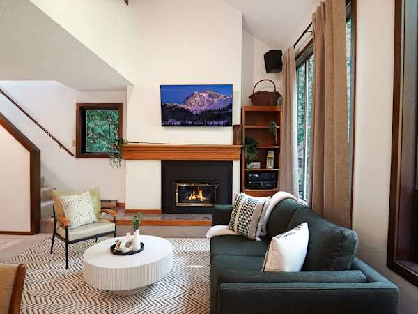 Cascade Peaks | Snowater Mountain Condo Near Mt. Baker