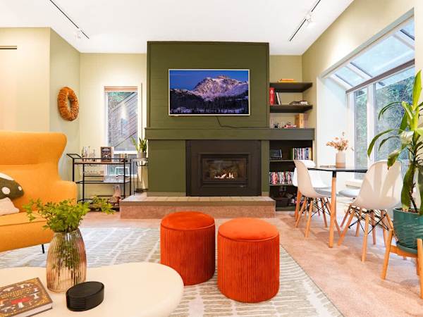 Fern Nook Snowater Condo with King Bed Indoor Pools Hot Tub and Sauna Near Mount Baker