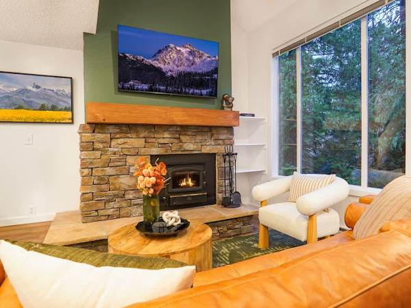 Snowater Escape | Sleeps 5 | Pool + Hot Tub