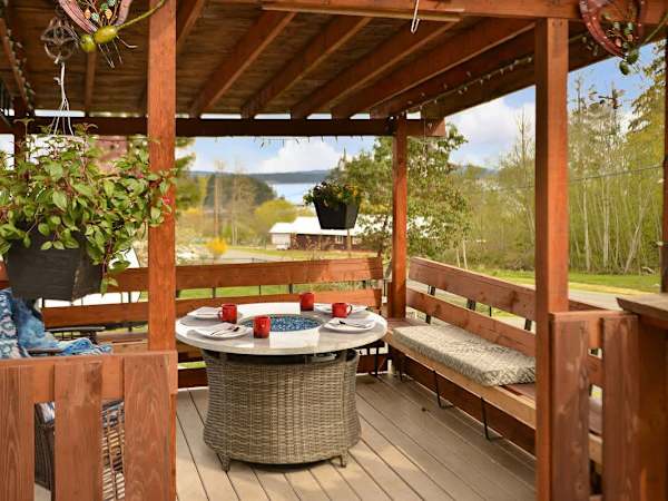 Dragonfly Cottage Oceanview with Hot Tub