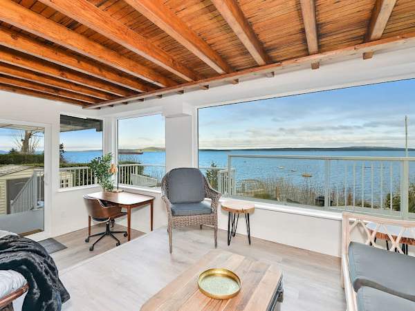 The Beach House Suite
