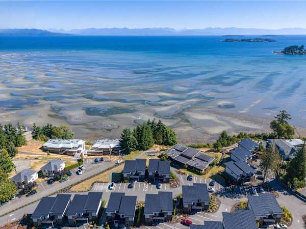 Sunridge Beachside Retreat by EMR Vacation Rentals