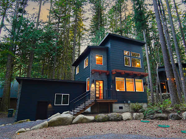 Newly Built Cabin with Hot Tub & Fire Pit