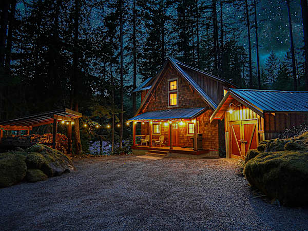 The Shuksan Snowline Chalet with Hot Tub Game Room and Wood Burning Fireplace Near Mt Baker