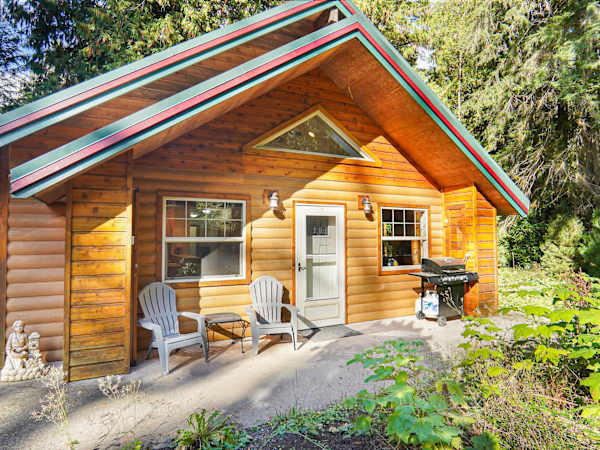 Baker Ridge Cabin, Adventure ready with private hot tub