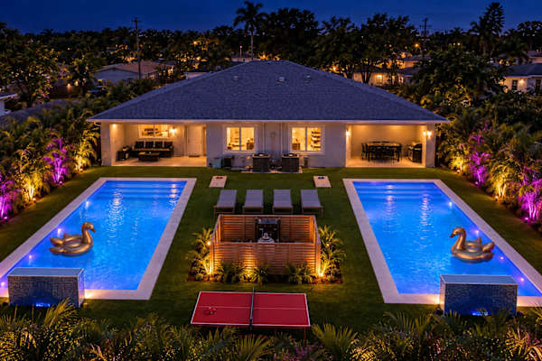 Luxury Duplex, Two pools