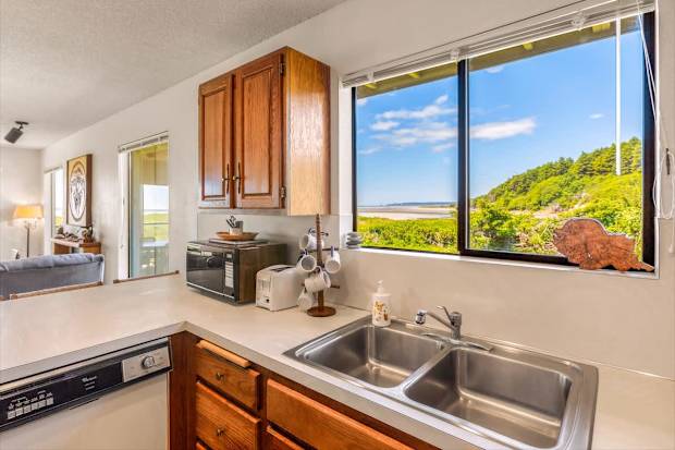 Waterfront Condo on the Pacific Ocean