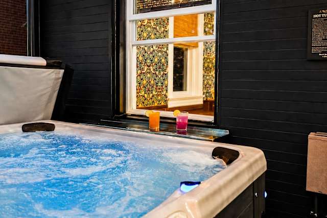 8-bedroom Venturebnb home in Louisville