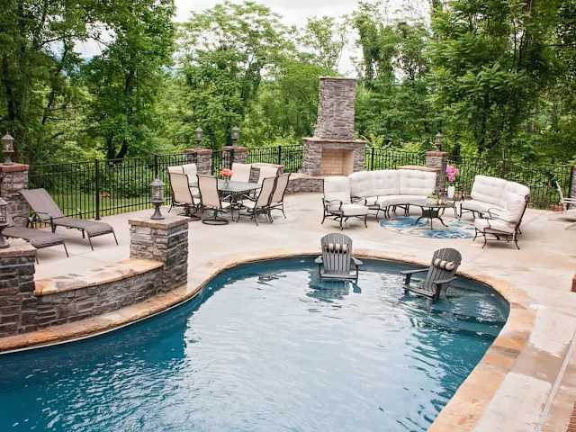Pool shared with 2 other homes