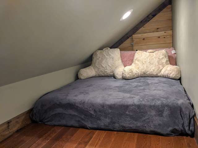 Double bed nook, great for kids.