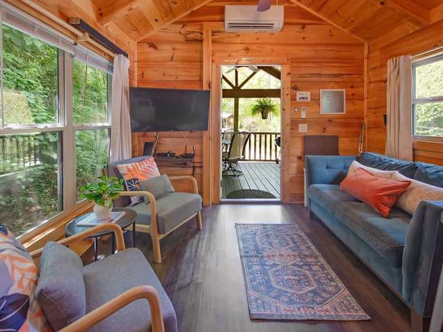 Elise Cabin