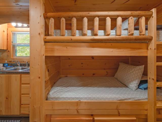 Twin bunk beds
