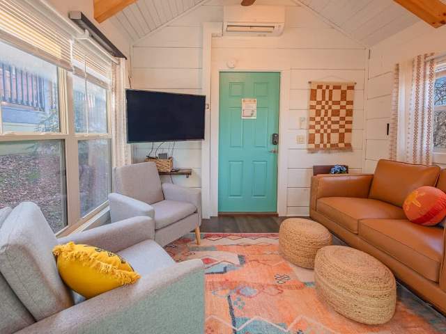 Sophie Cabin