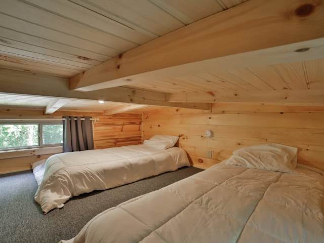 Low ceiling (4ft) lofted bedroom. Great for kids!