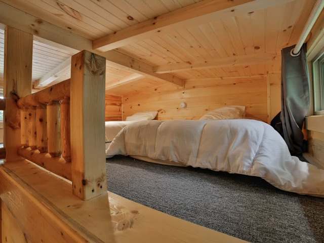 Low ceiling (4ft) lofted bedroom. Great for kids!