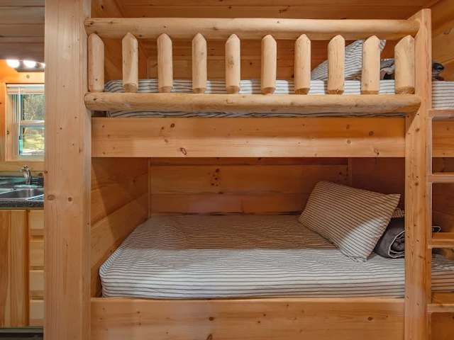 Twin bunk beds