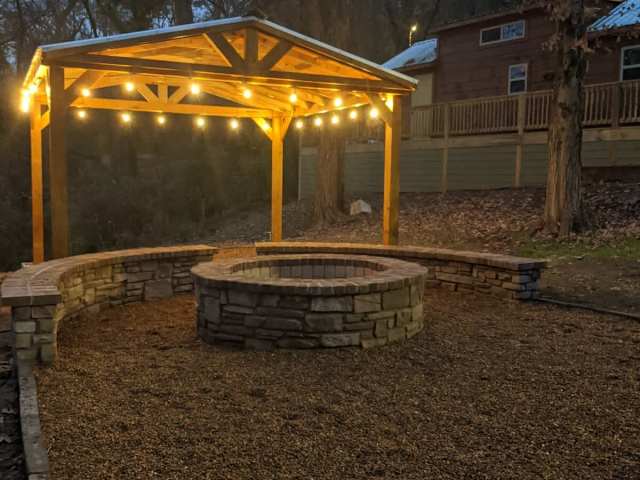 Community fire pit and picnic area next to Sophie Cabin.