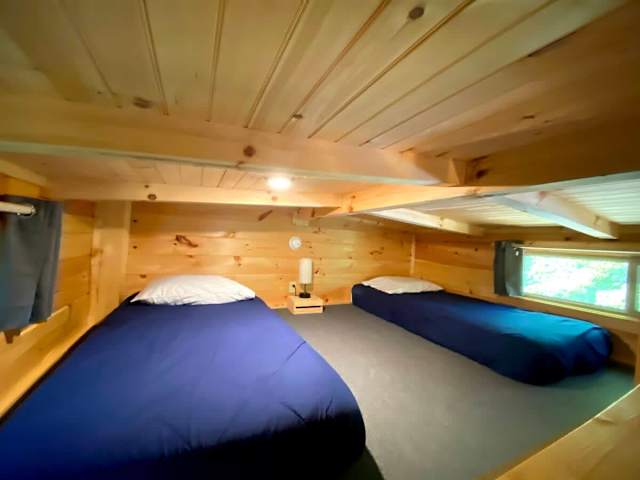 Low ceiling (4ft) lofted bedroom. Great for kids!