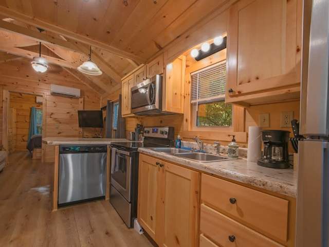 Full kitchen
