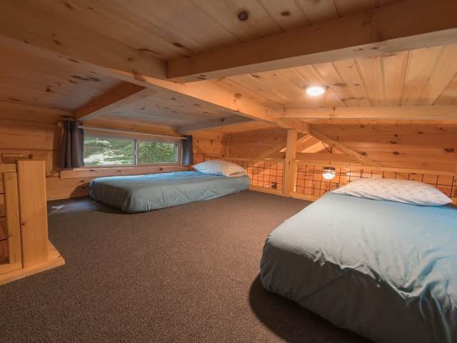 Low ceiling (4ft) lofted bedroom. Great for kids!