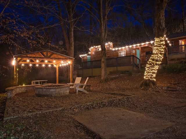 Community fire pit & picnic area next to Sophie Cabin.