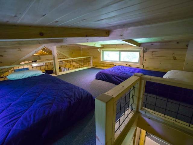 Low ceiling (4ft) lofted bedroom. Great for kids!