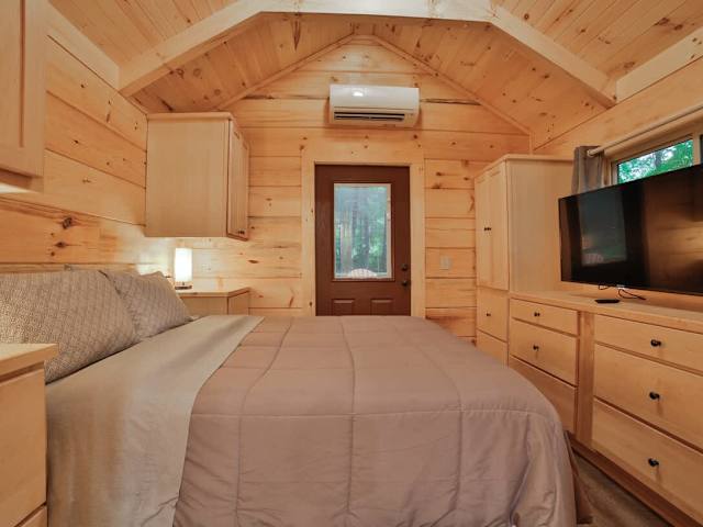 Lynda Cabin