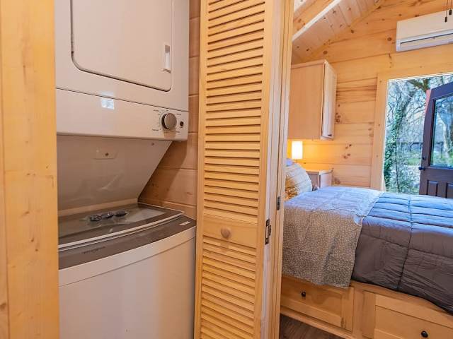 Lynda Cabin