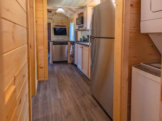 Lynda Cabin