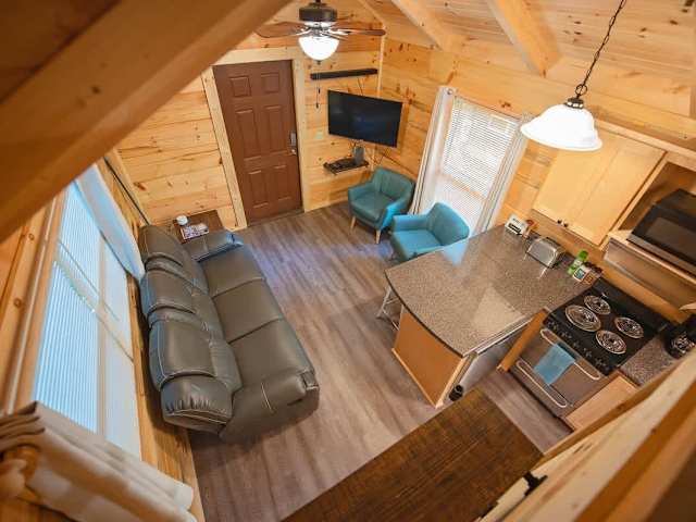 Lynda Cabin