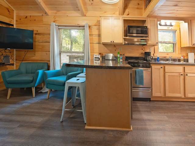 Lynda Cabin