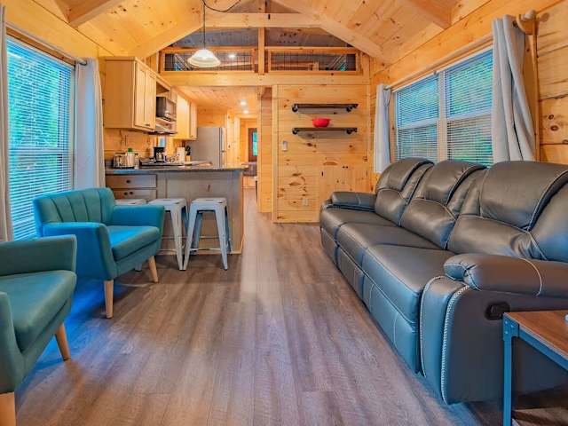 Lynda Cabin