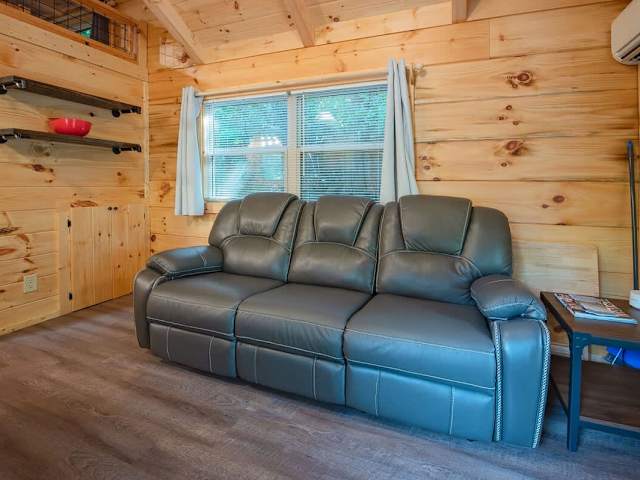 Lynda Cabin