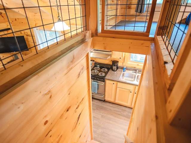 Lynda Cabin
