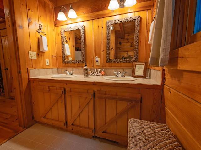 Cherokee Ridge Cabin