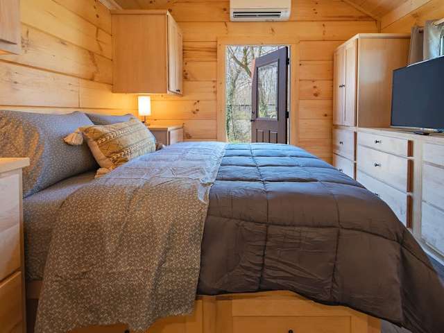 Meg Cabin