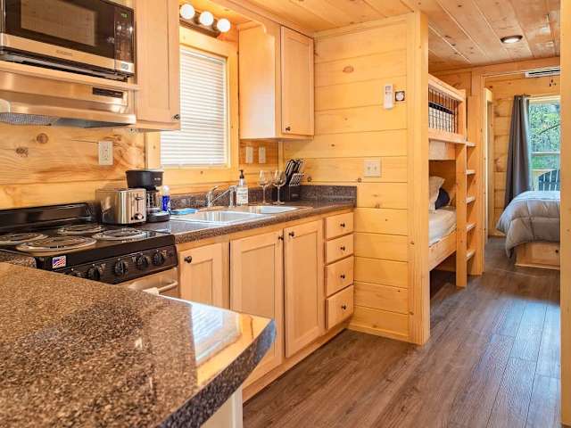 Maggie Cabin